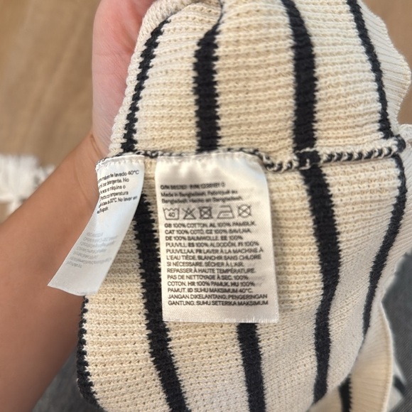 H&M Sweater - Picture 6 of 9